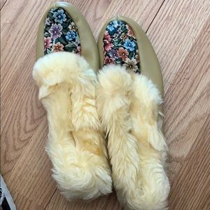 Slippers (NEVER WORN)